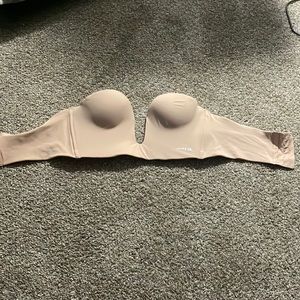 Deep plunge strapless bra